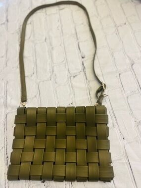 ANTHROPOLOGIE LINDY WOVEN CLUTCH
NEW CONDITION
